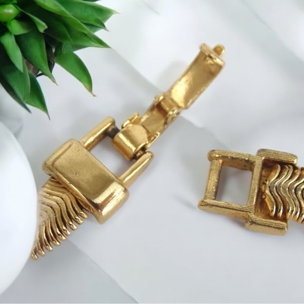 GIVENCHY Signature Necklace ๐๐ฅ - Picture 9 of 10
